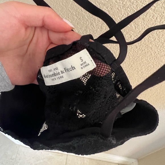 Abercrombie & Fitch Black Lace Bralette - Picture 4 of 4
